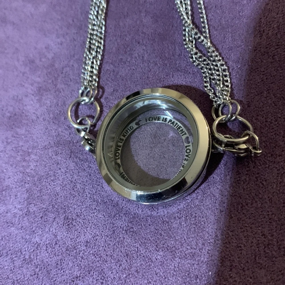 Love is Patient, Kind Border Plate For Fliating Lockets